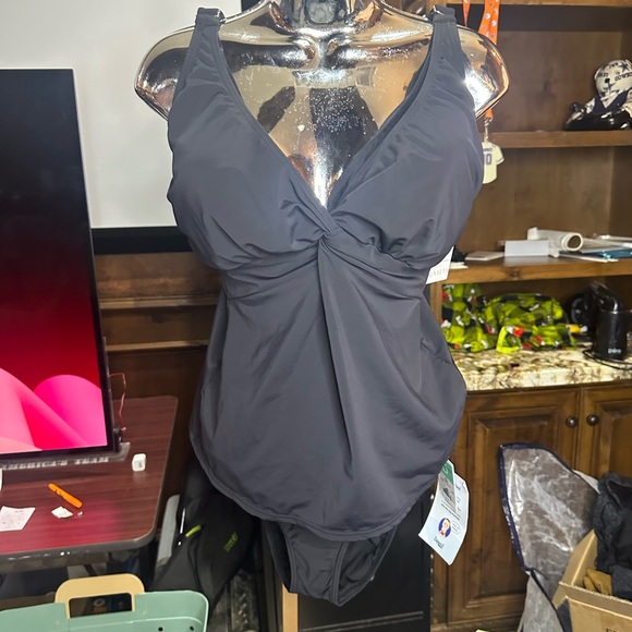 NWT SIZE 14 Sleek Black Bikini with Timeless Design - Picture 3 of 11